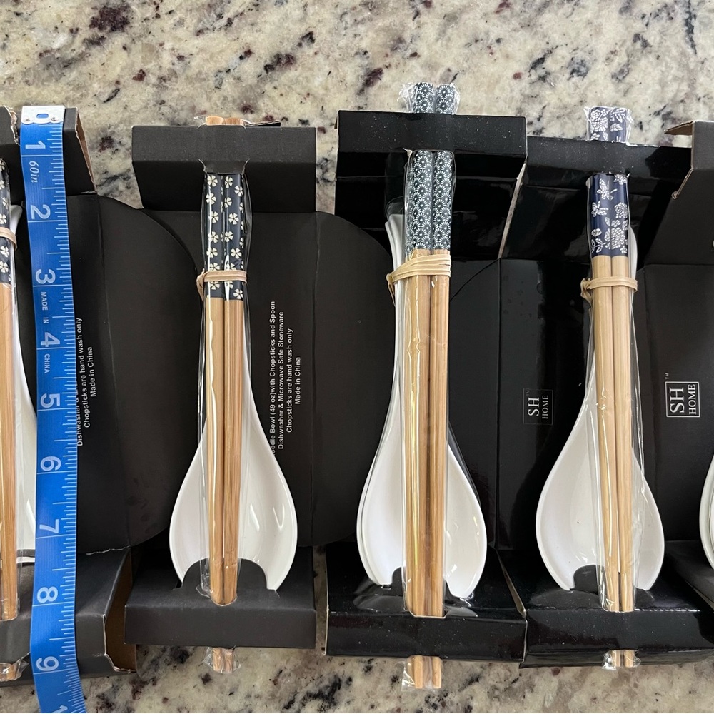 7 Elegant Blue and White Chopstick and Pho Spoon Sets - Picture 7 of 7